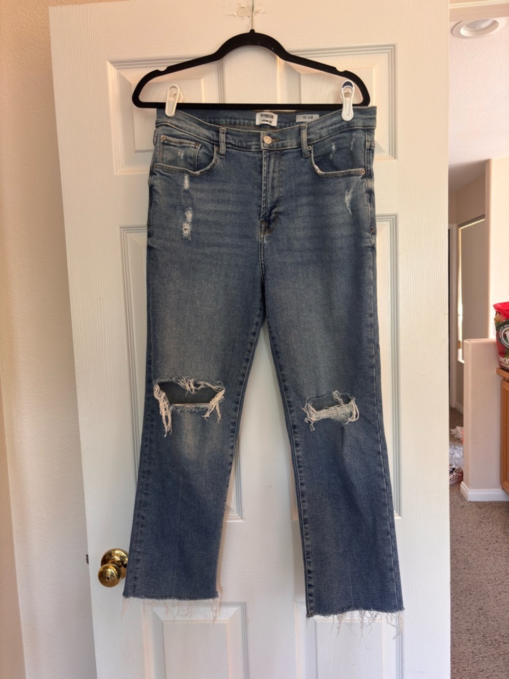 Distressed Kensie The Slim Jeans
